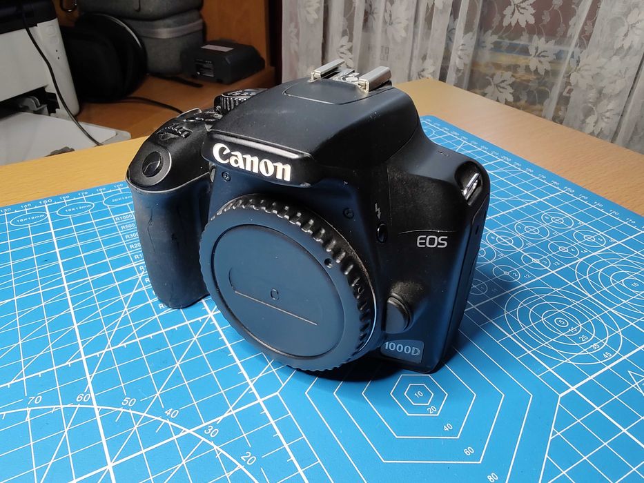 Lustrzanka Canon EOS 1000D body sprawna