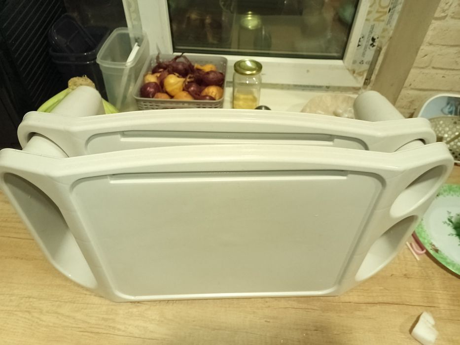 Столик унiвepcальний з плаcтмаcи, 58х30х21 см, вжив, 1шт-100₴
Код: 154