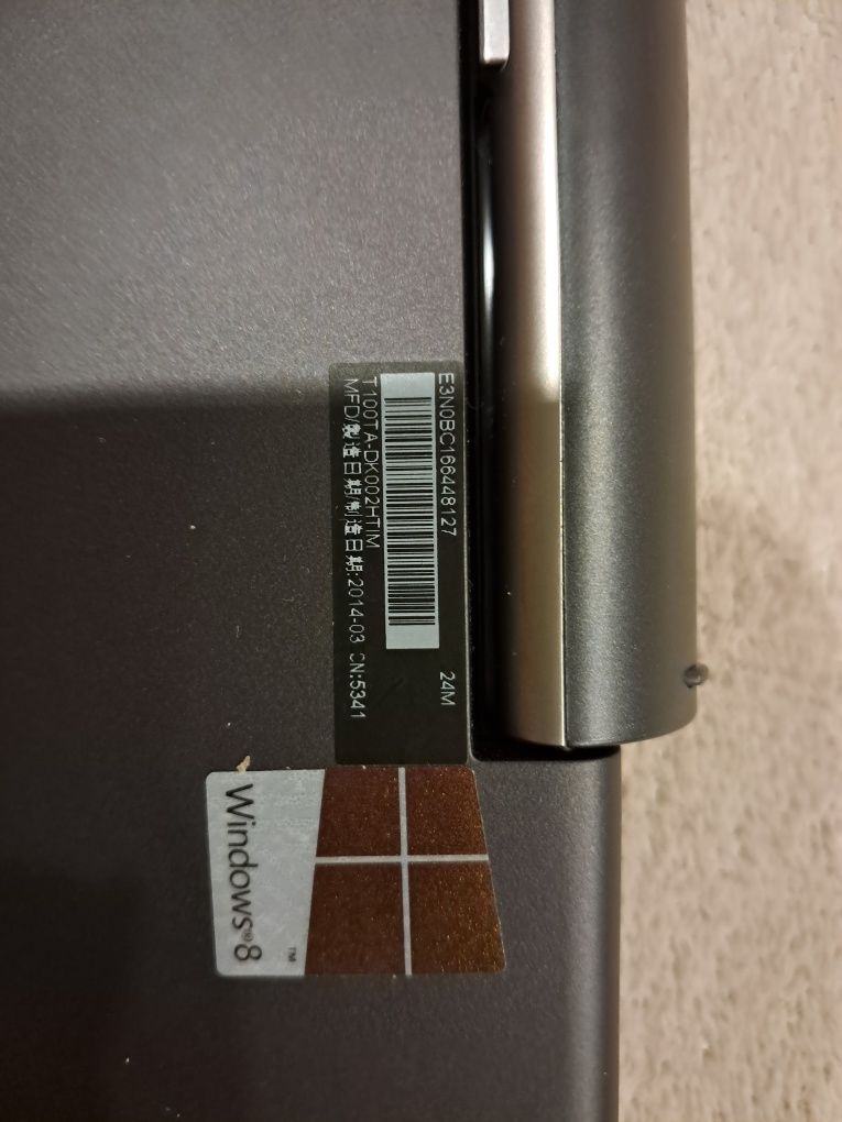 Asus Tablet  laptop 2w1 wygląda jak mcbook