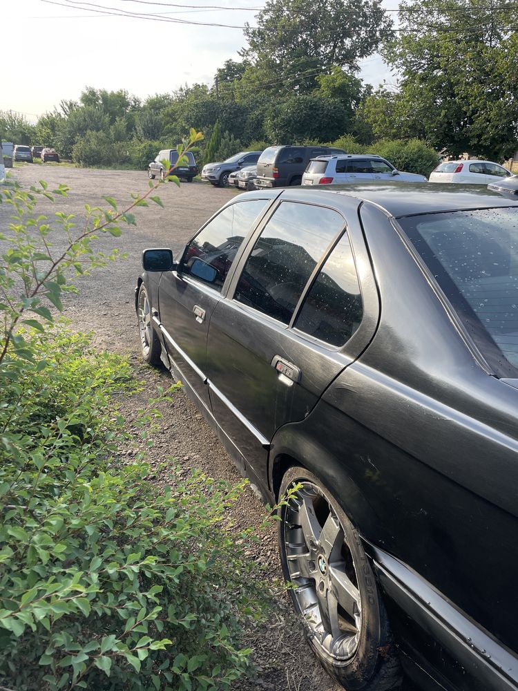 Продам BMW 2.0 320i