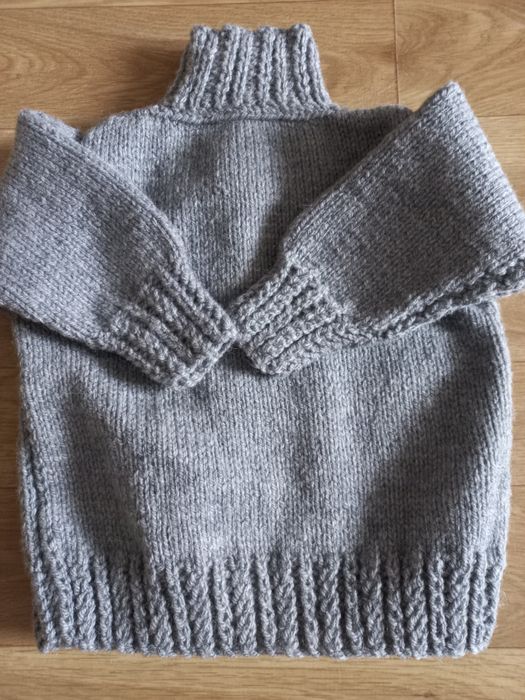 Теплий світер для дівчинки на вік 1-1,5.