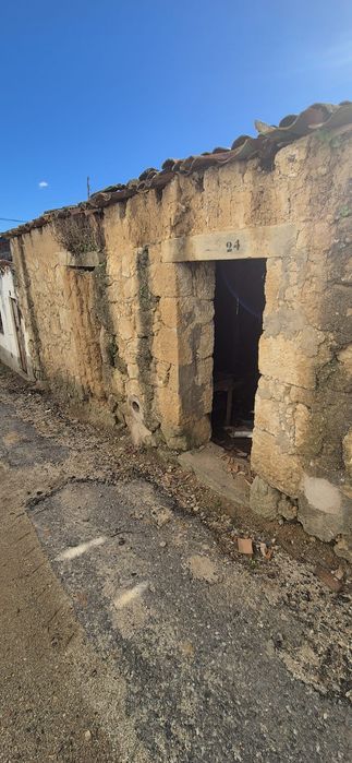 Casa para reabilitar com agua
