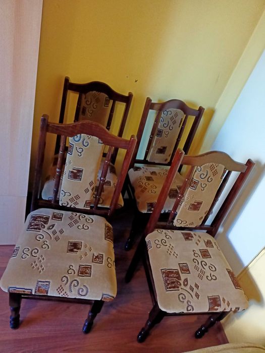 Zestaw 4 krzeseł tapicerowanych