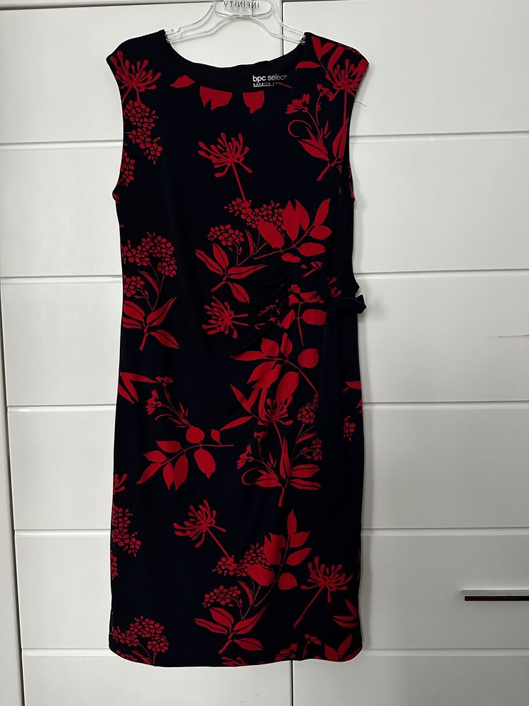 Piękna elegancka czarno czerwona sukienka w kwiaty rozmiar 40 zmiar