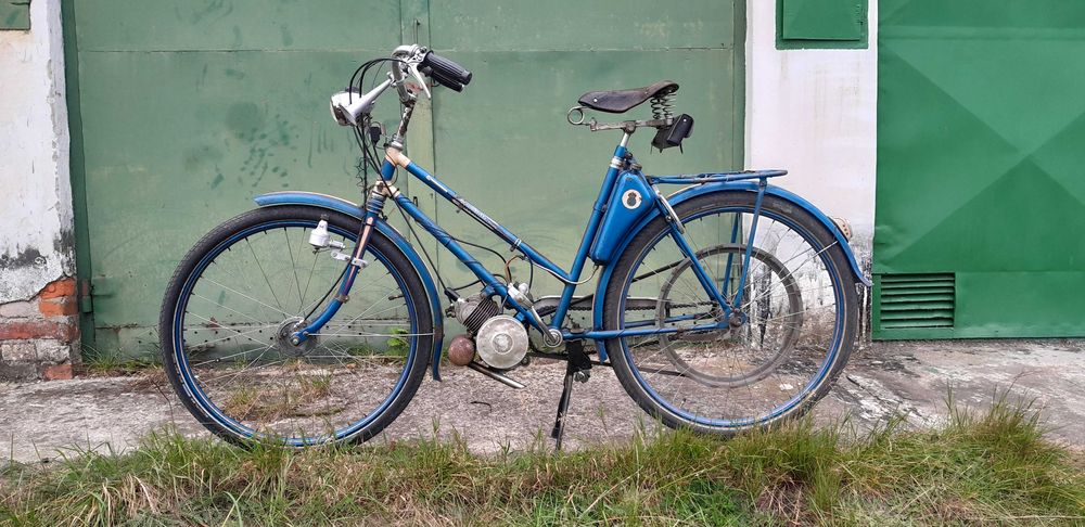 Husqvarna Novolette 3311 Rower ze spalinowym silnikiem pomocniczym