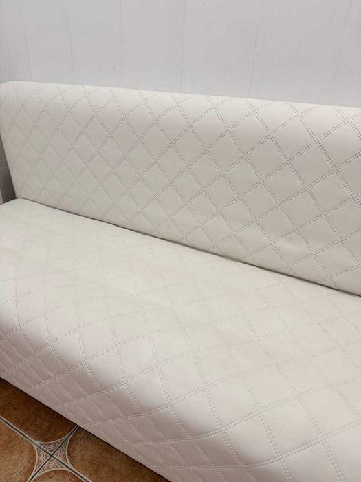 Mała sofa do salonu kosmetycznego