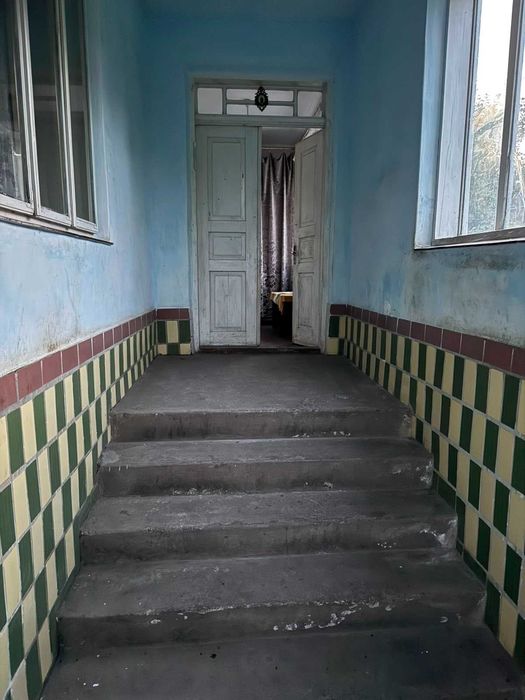 Продається житловий будинок в селищі Козова.