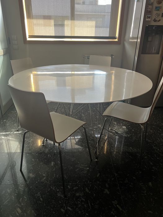Mesa de refeições e 4 cadeiras "Area"