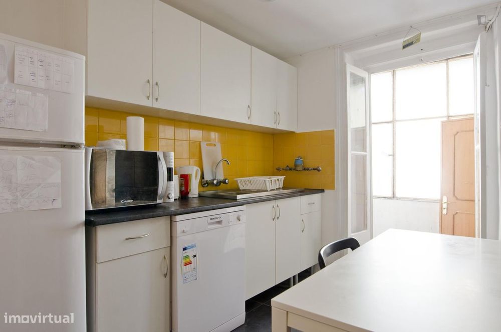 28299 - Quarto com cama de casal em apartamento...