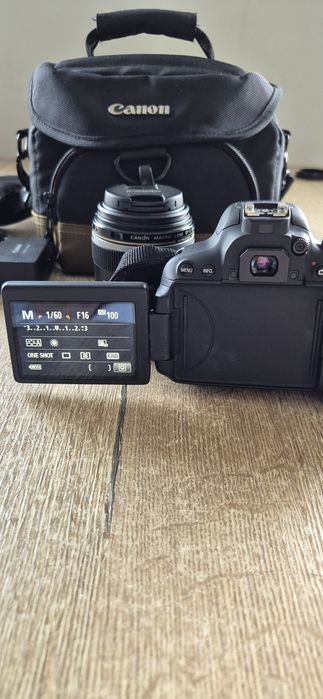 Aparat Canon EOS 700D