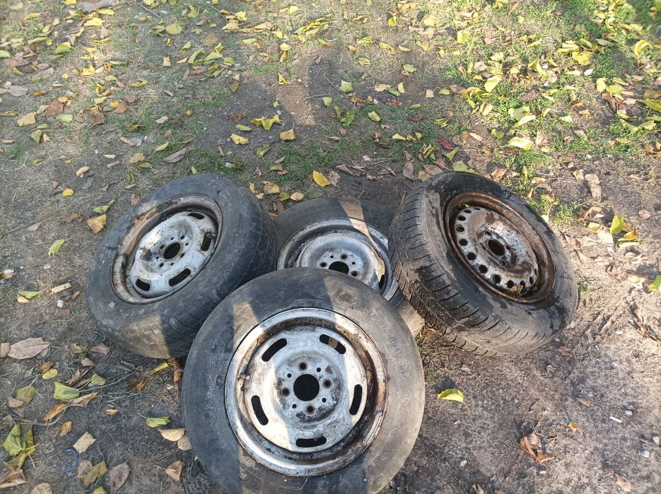 Колеса Жигулі,4шт,по 200 гривень з резиною..