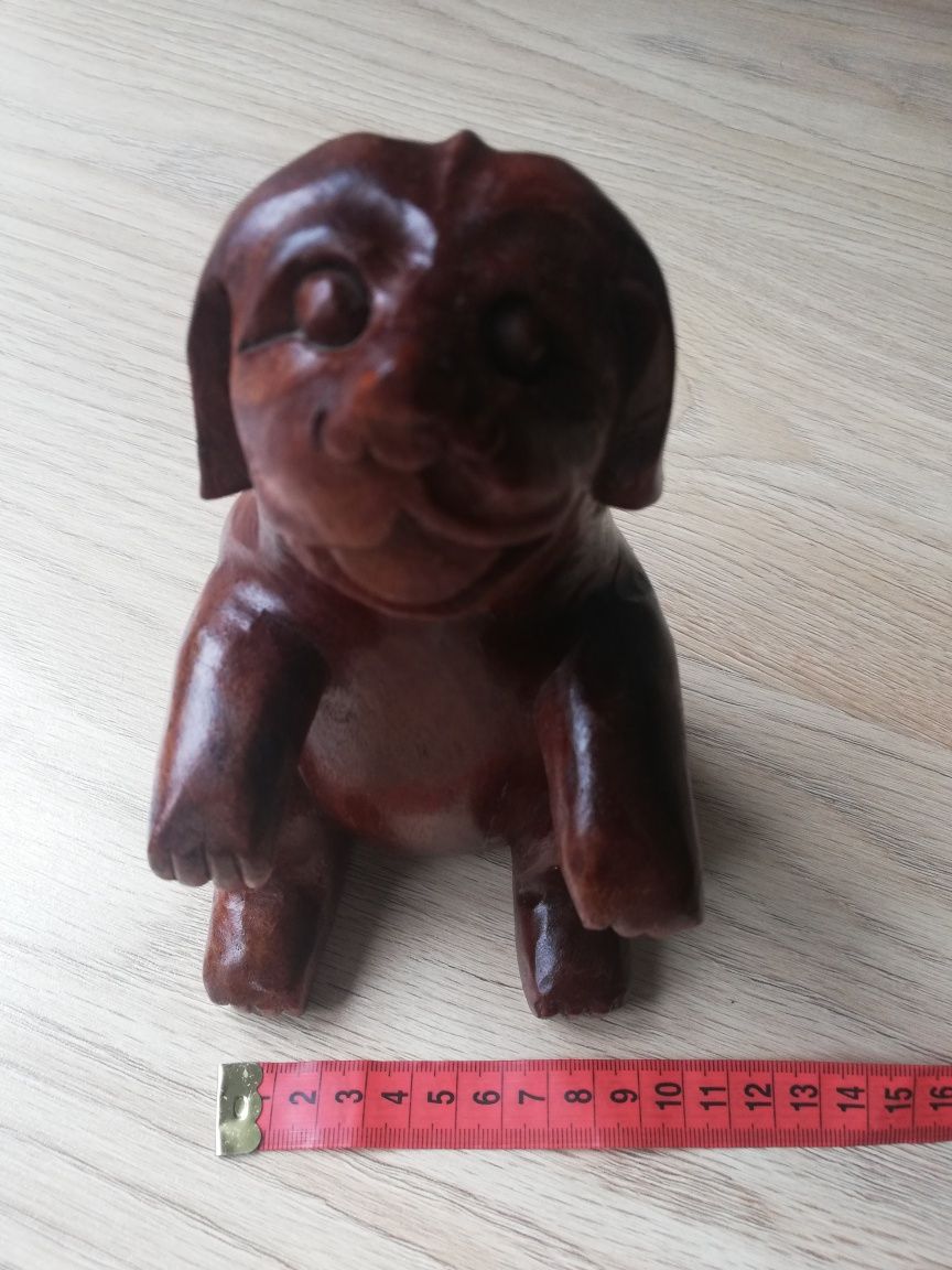 Figurka drewniana w kształcie psa