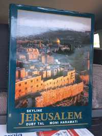 Livro antigo sobre Jerusalém