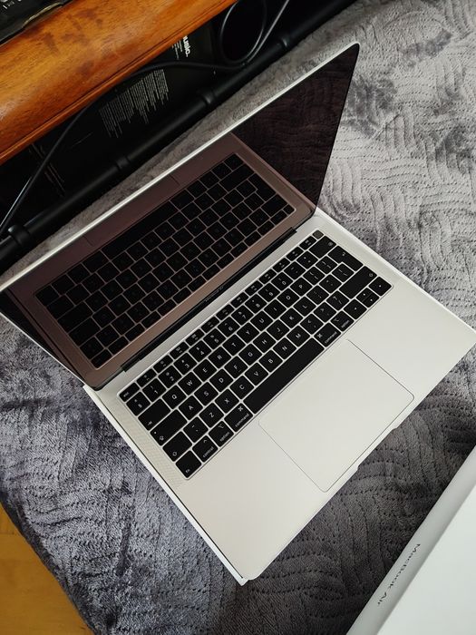 Apple MacBook Air 13" A1932 i5/8/128GB.