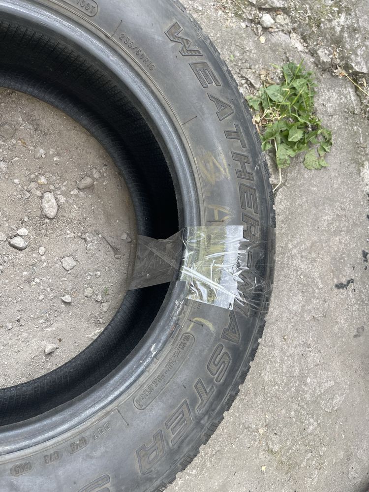 Продам зимнию резину комплект 235/60/16