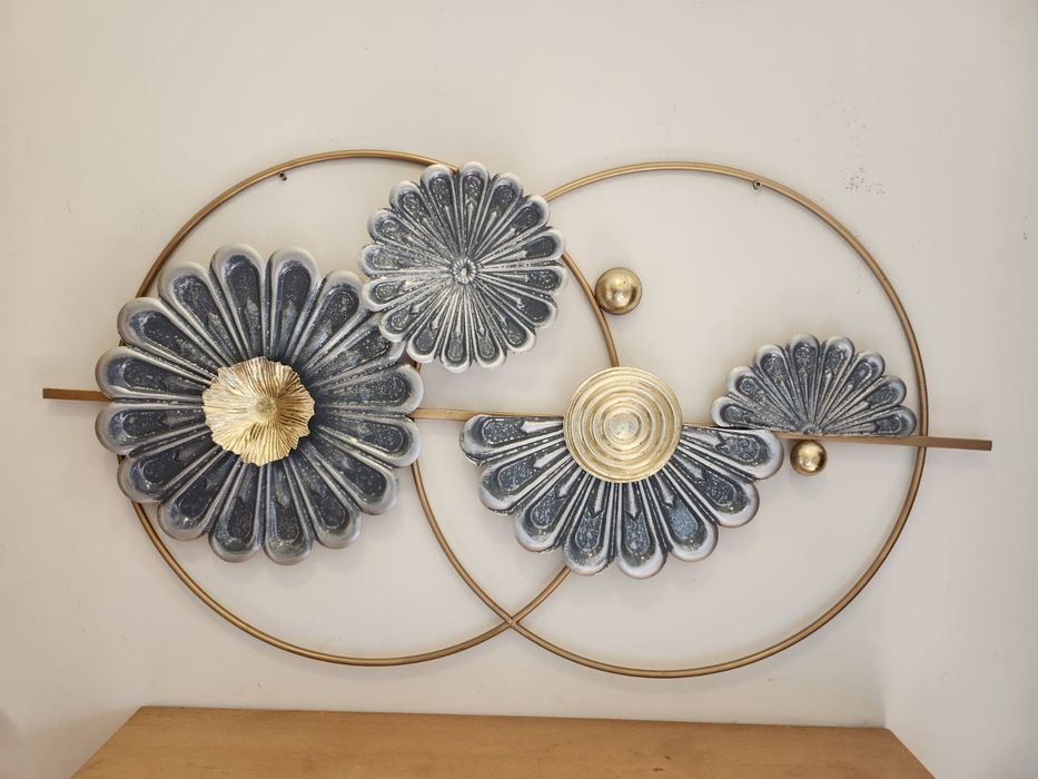 Płaskorzeźba metalowa zawieszka ozdobna beliani