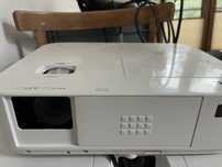 Projektor NEC M403H