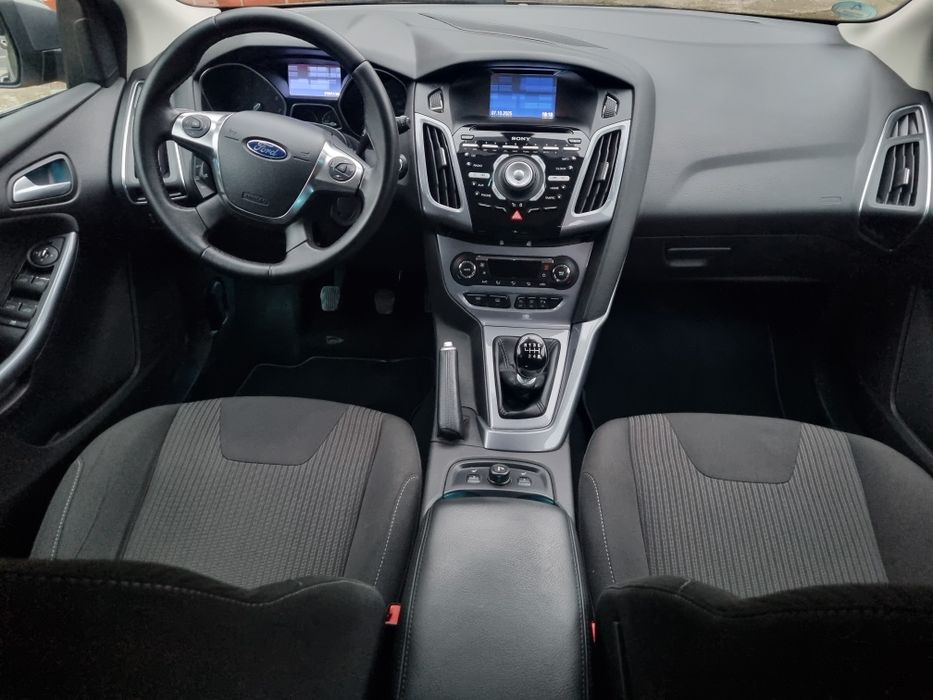 Focus mk3 1.6 benzyna 6 biegów Titanium Xenon Led Nawigacja