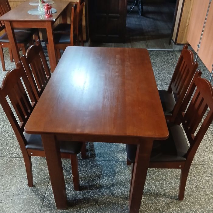 4 zestawy stół i krzesła drewniane z olchy