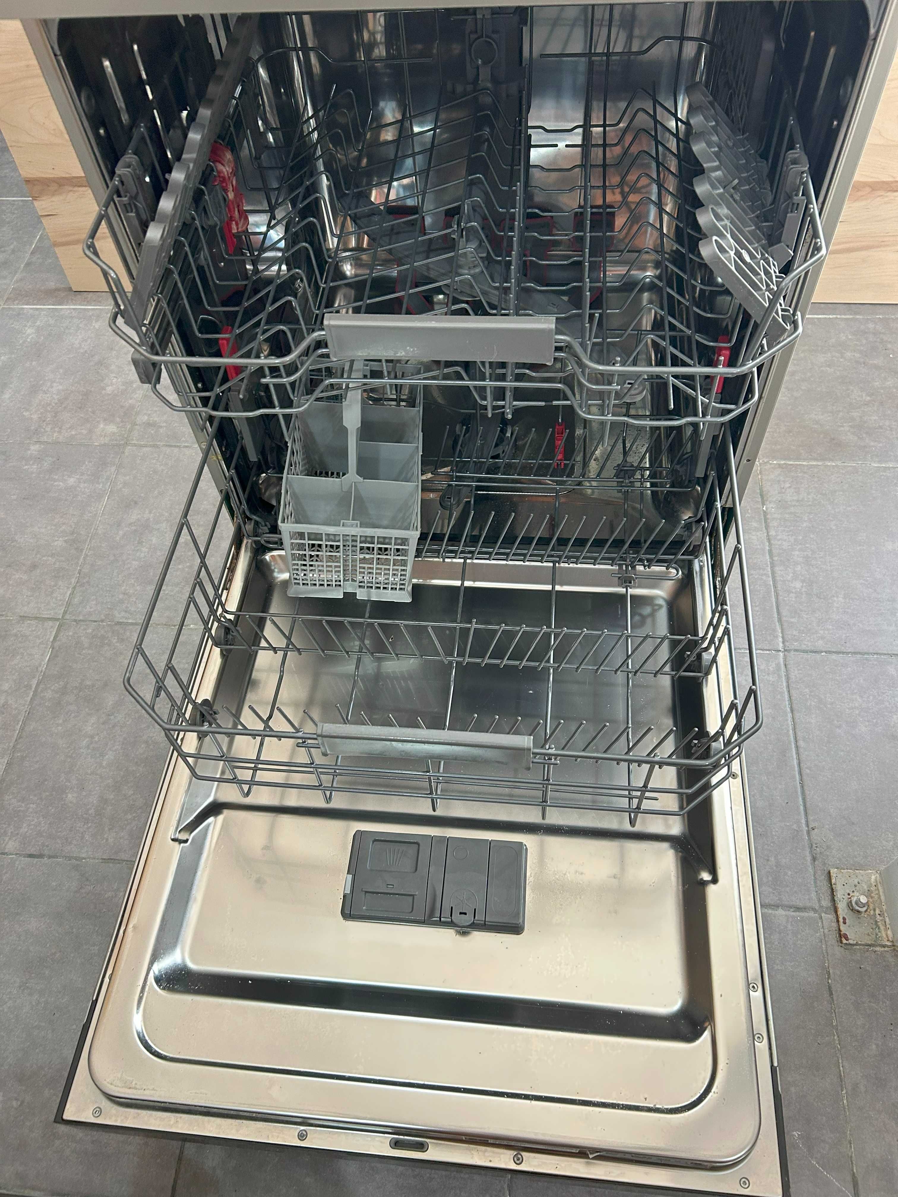 Máquina de Lavar Loiça Whirlpool 6th Sense