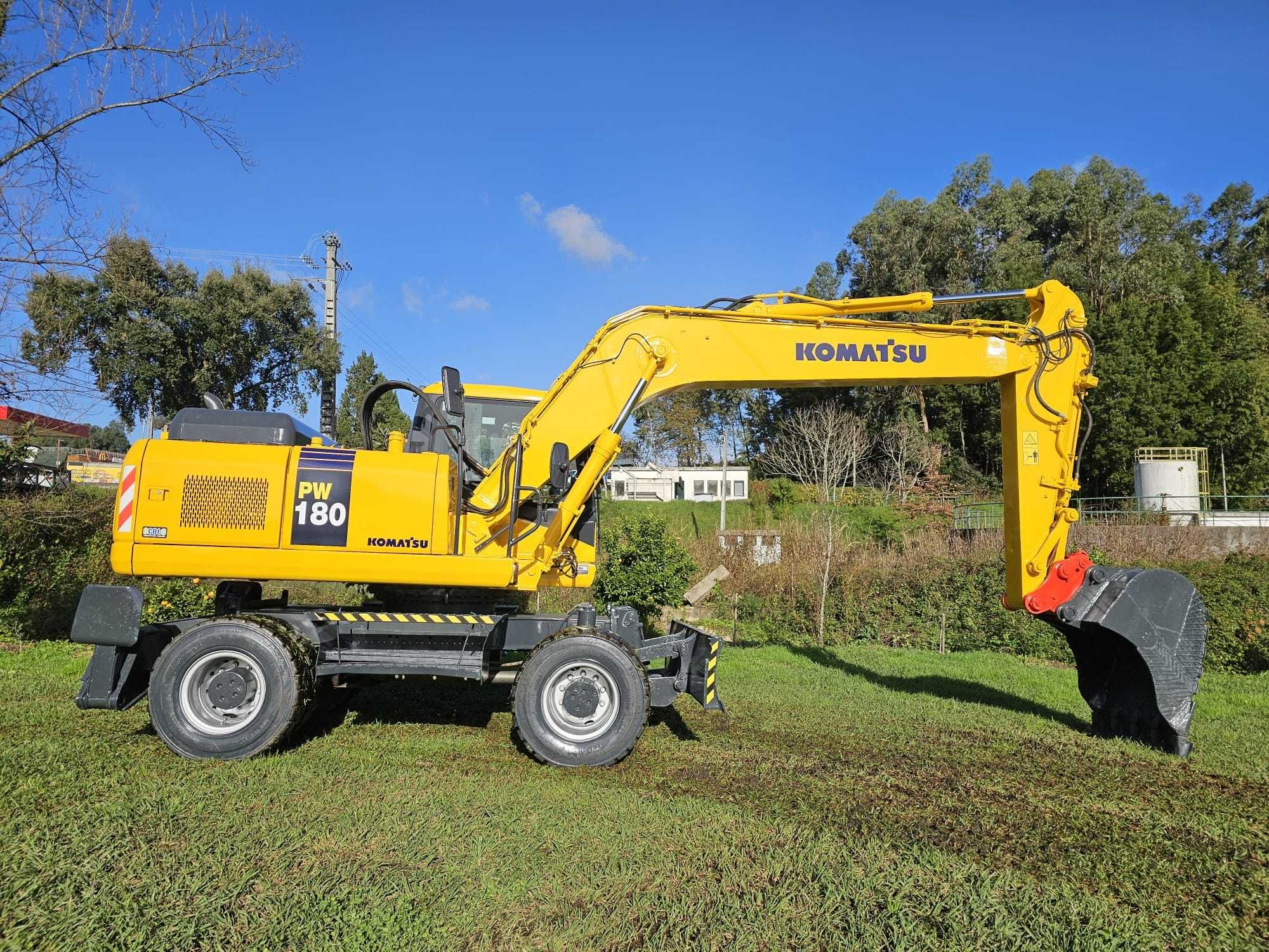 Escavadora de Pneus Komatsu PW180