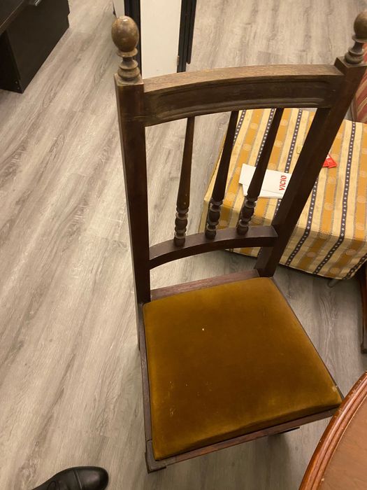 Mesa redonda extensível + 4 cadeiras