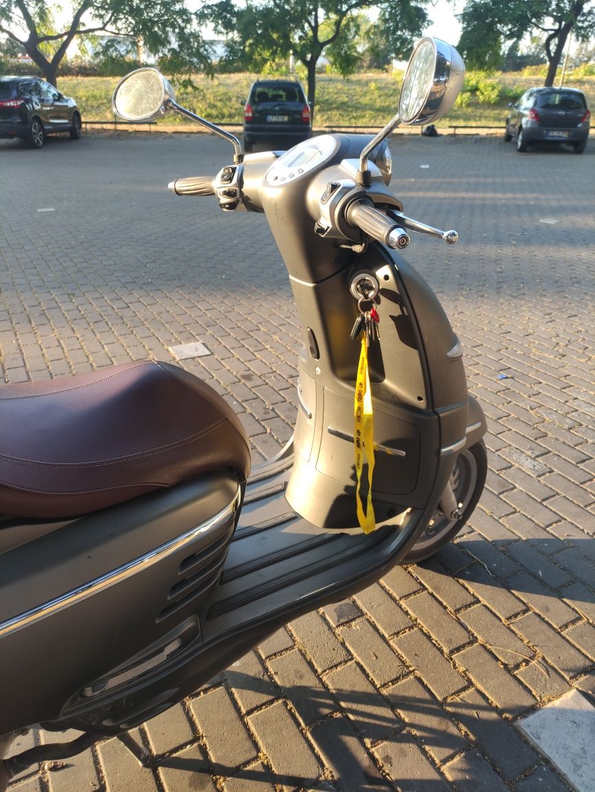 Mota Scooter Peugeot Django