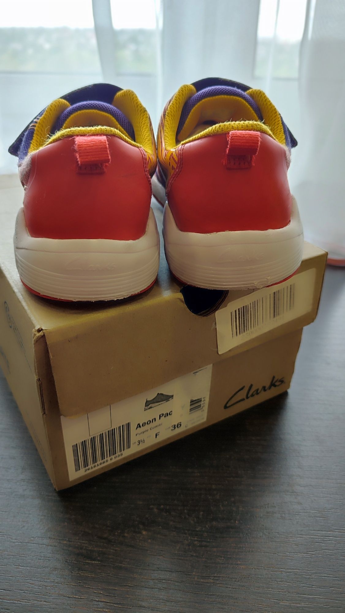 Продам кросівки Clarks на хлопчика