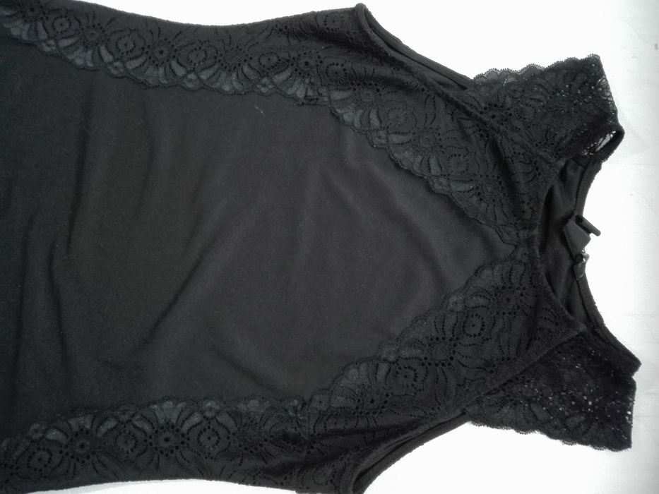 czarna sukienka S/M z H&M, mała czarna, wstawki z koronki