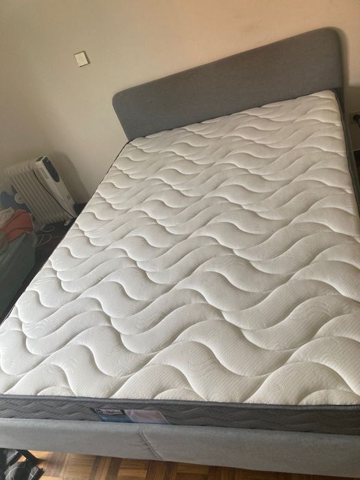 Cama com colchão menos de 2 anos de uso