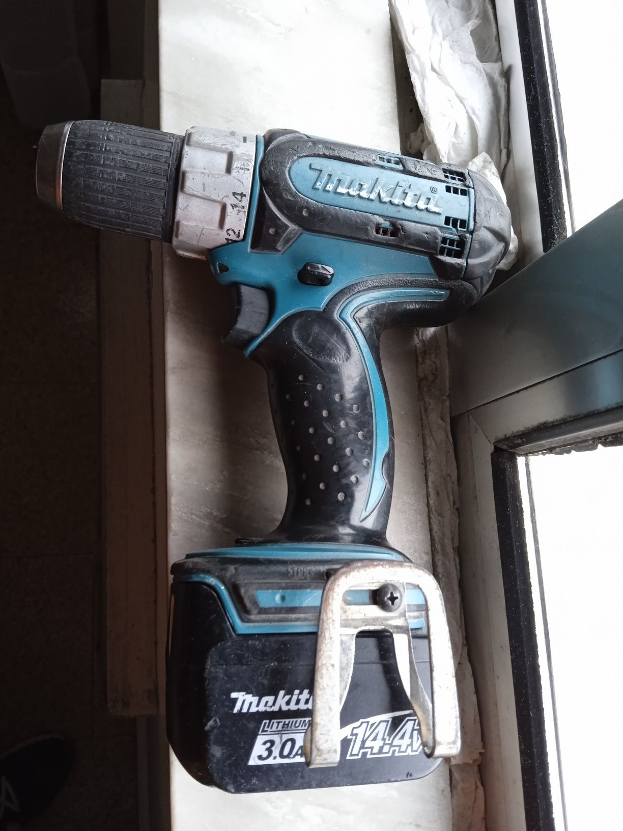 Máquina Makita 14.4 V 3 Ah
