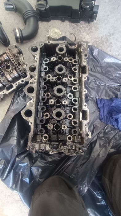 Пежо Головка і колектори  1.6 шістнадцять клапанів