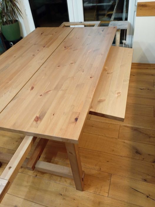 Stół do jadalni i salonu