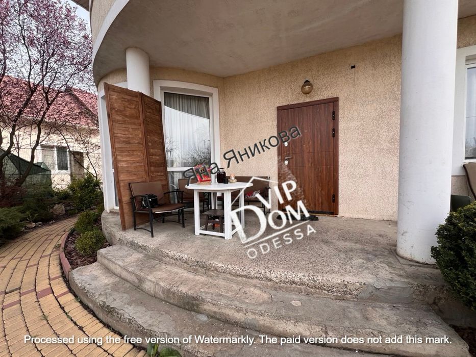 Продам дом УЧАСТОК С ВЫХОДОМ на две улицы!