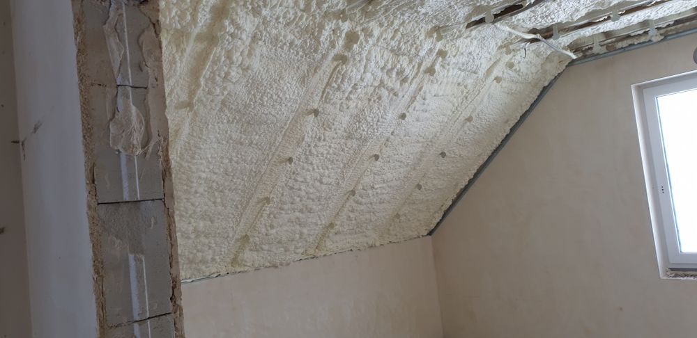 Ocieplamy pianą Dachy Poddasza, izolacja, piana, Docieplenia Piana pur