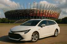 Wynajem samochodu auta Toyota Corolla kombi sedan hybryda automat LPG
