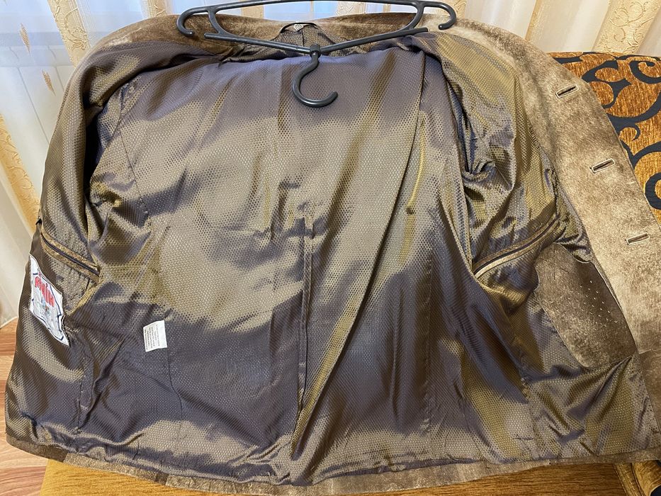 Мужской кожаный пиджак.