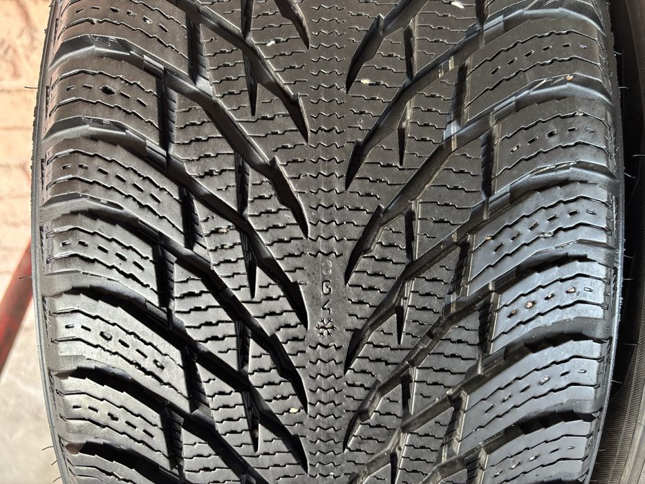 Комплект зимових шин 245/45R19 Nokian