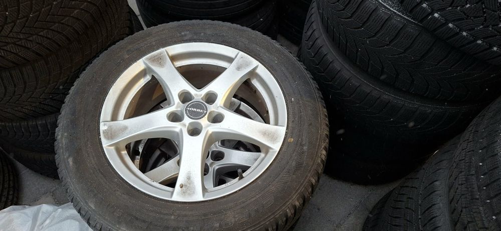 Opony zimowe z alusami  215/65 r17