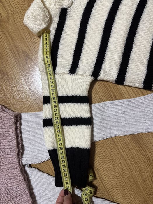 Светри на дівчинку  , 3 роки, вязані , стильні