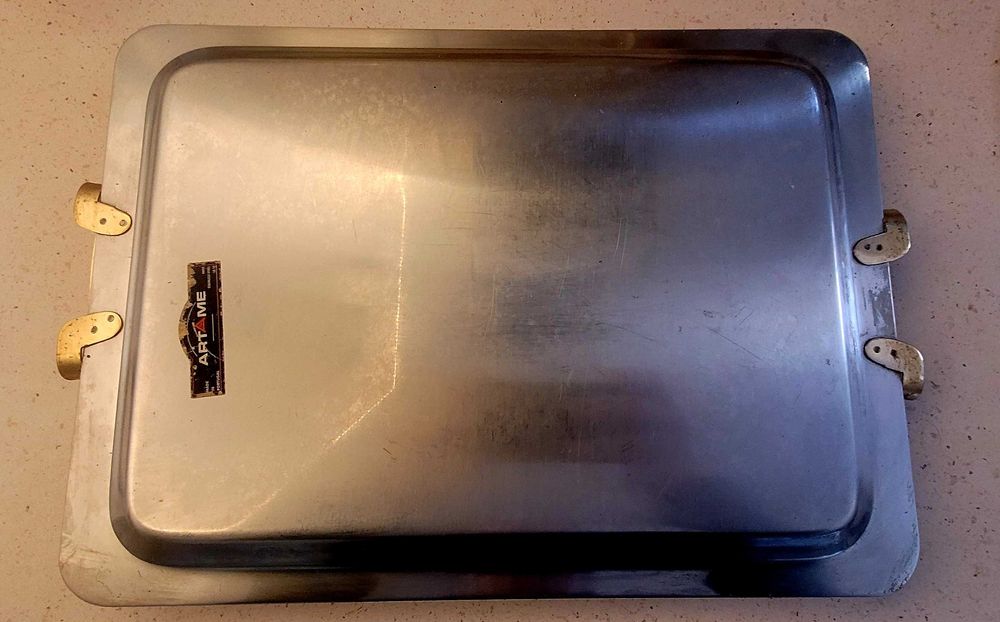 Tabuleiro 'Artame' , e balde de gelo em inox 18/10.