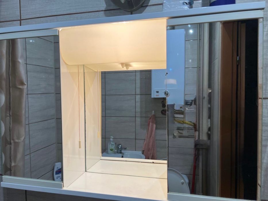 Szafka łazienkowa z lustrami. Wisząca. Pilne