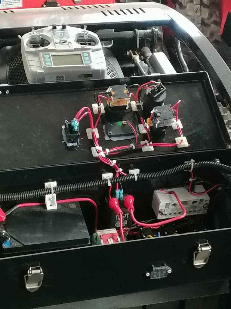 Robot limpeza florestal 23hp
