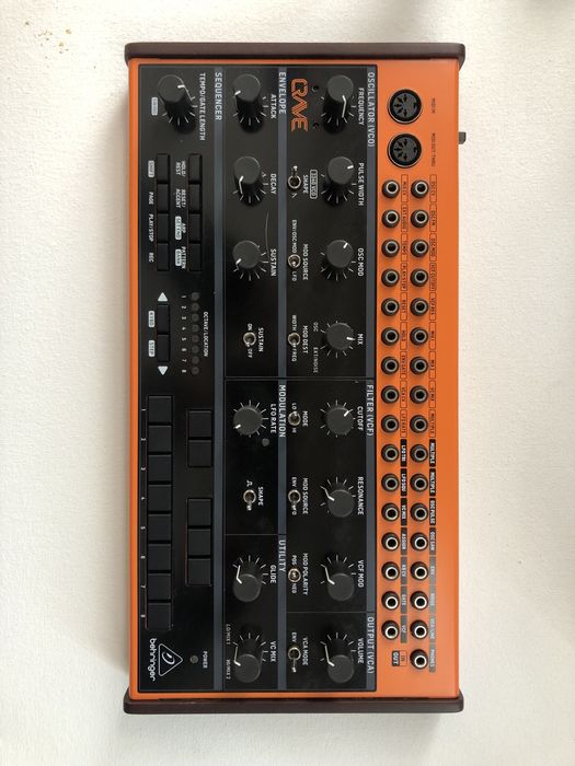 Продається Behringer Crave