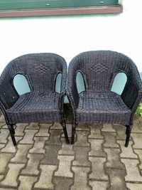 Dwa używane fotele wiklinowe