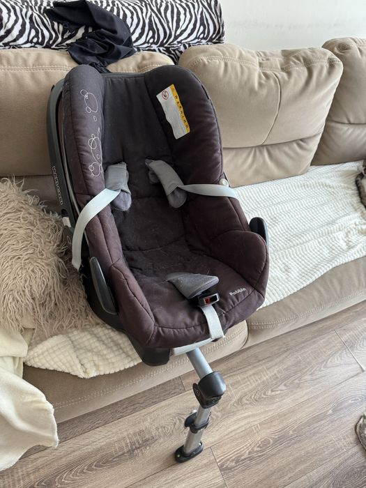 Fotelik samochodowy dla dziecka z baza