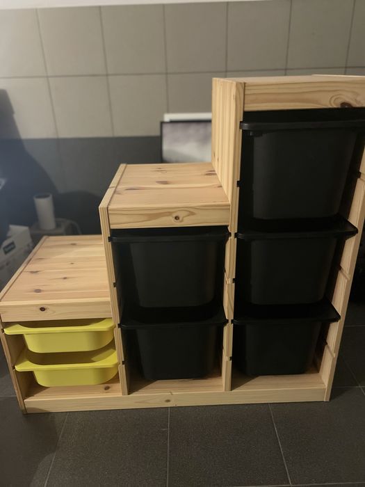 Regał Ikea Trofast wraz z pojemnikami