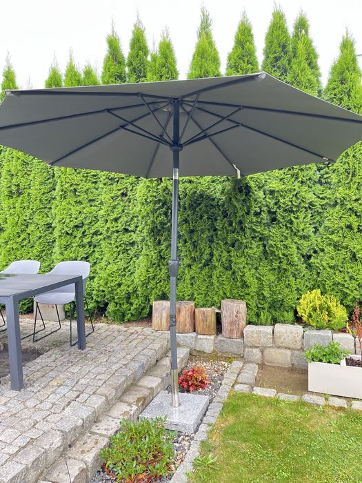 Parasol ze stopą granitową