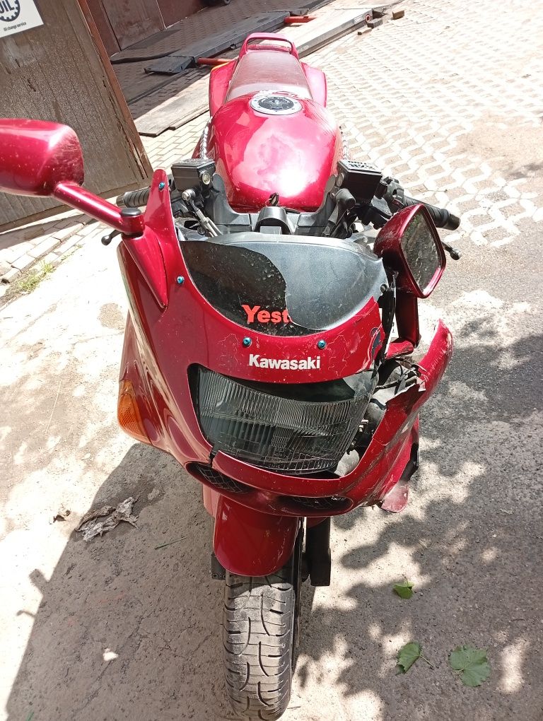 Kawasaki zzr 1100 uszkodzony