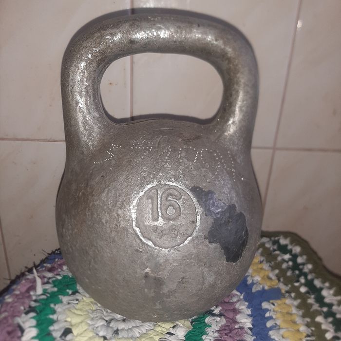 Гиря алюминиевая 16 кг. и гиря 8  кг. длинная ручка